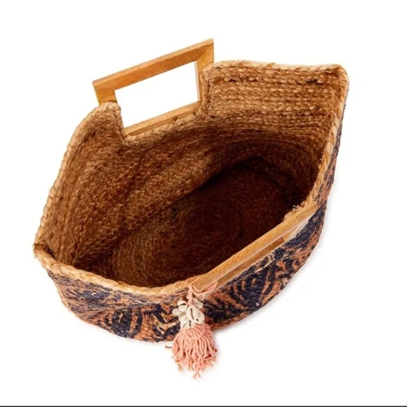 Time and Tru Wood Handle Jute Tote Coral Tassels Wooden Handle - Picture 9 of 11